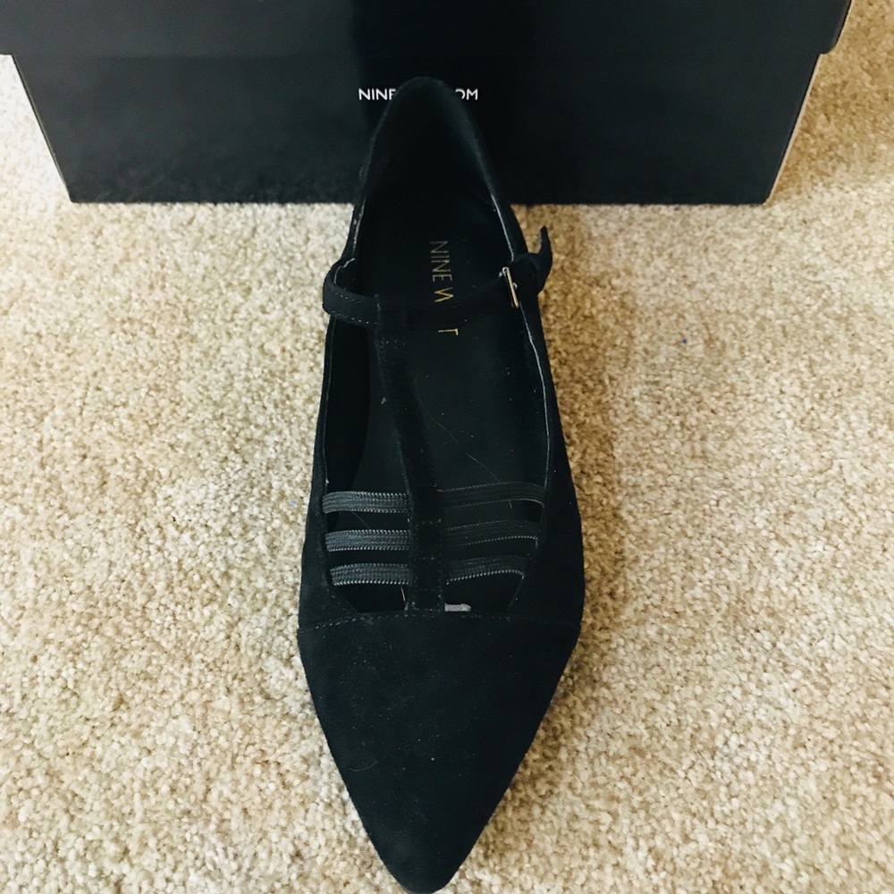 Nine West Pointed t-strap flats size 5